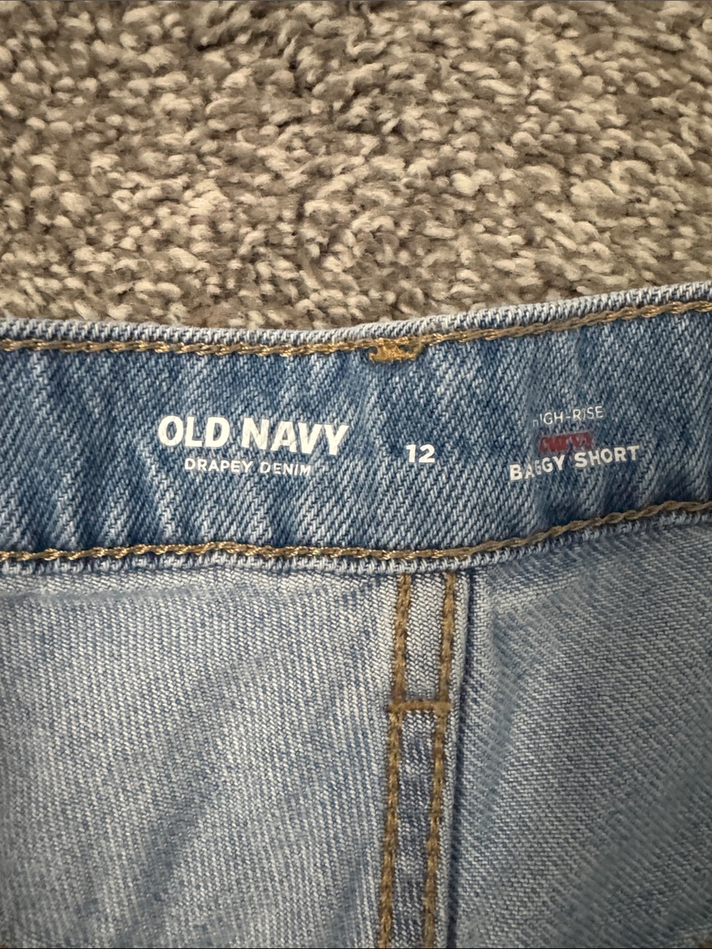 Old Navy high-Rise Curvy Baggy Shorts in Light Wash Denim - Picture 2 of 3